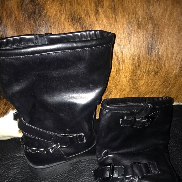 Neiman Marcus Boots with strap and chain - Picture 6 of 7